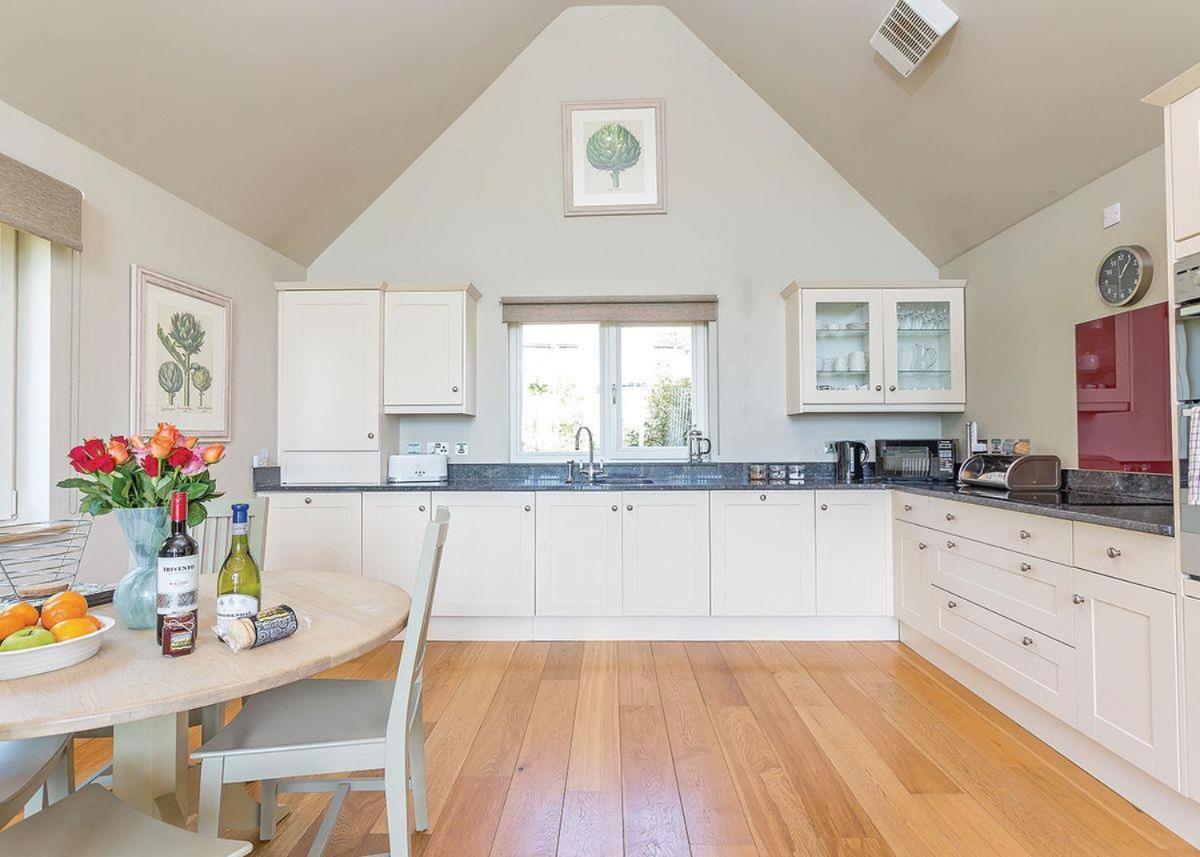 Swandown Lodges Чард Экстерьер фото